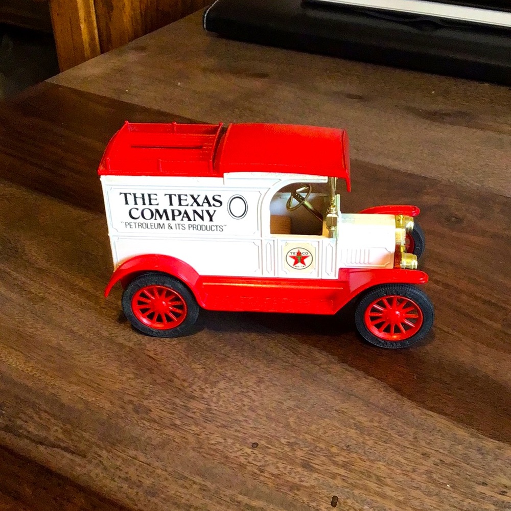 #1 Series “1913 Ford Model T” Texaco Metal Bank